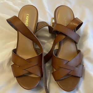 Express brown wedges